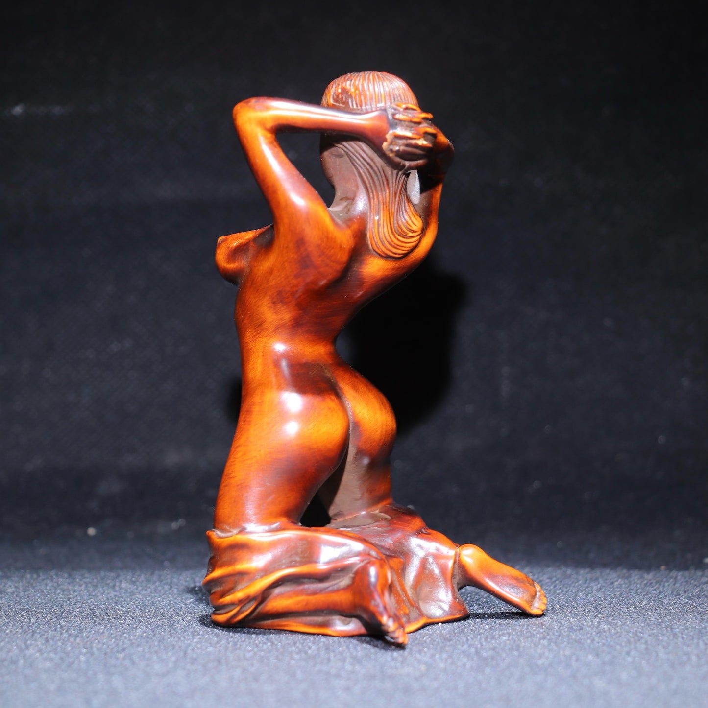 Huangyangmu finely carved a kneeling female statue