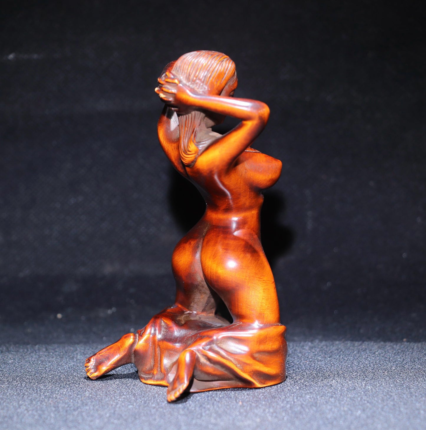 Huangyangmu finely carved a kneeling female statue