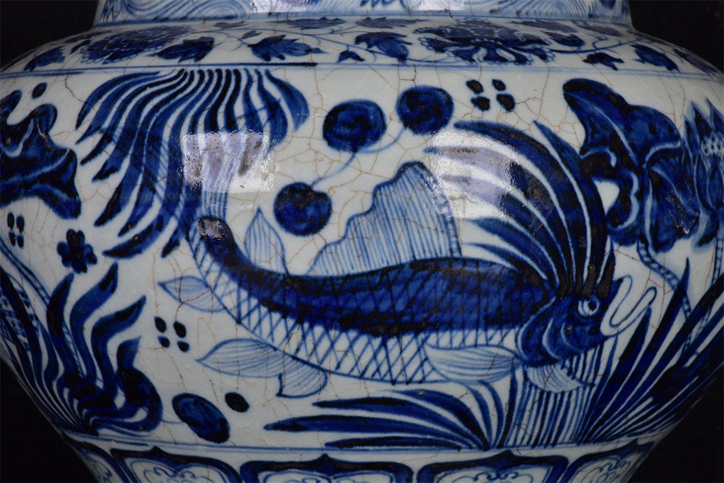 Chinese antique blue and white fish and algae patterned sliced jar
