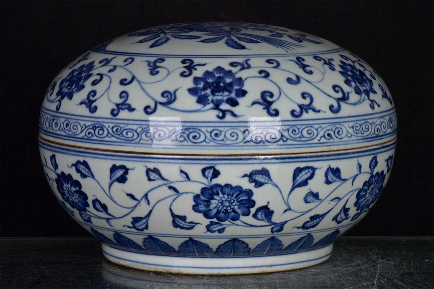 Chinese antique blue and white entangled branch flower pattern cover box