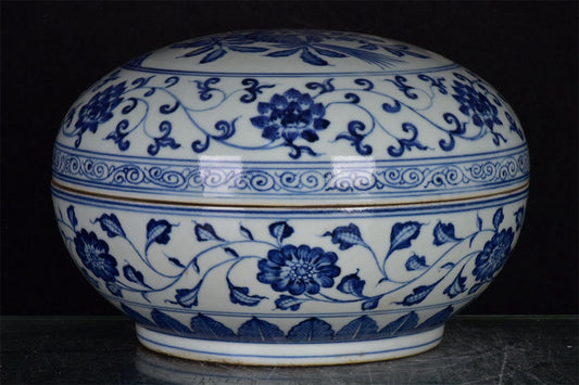 Chinese antique blue and white entangled branch flower pattern cover box