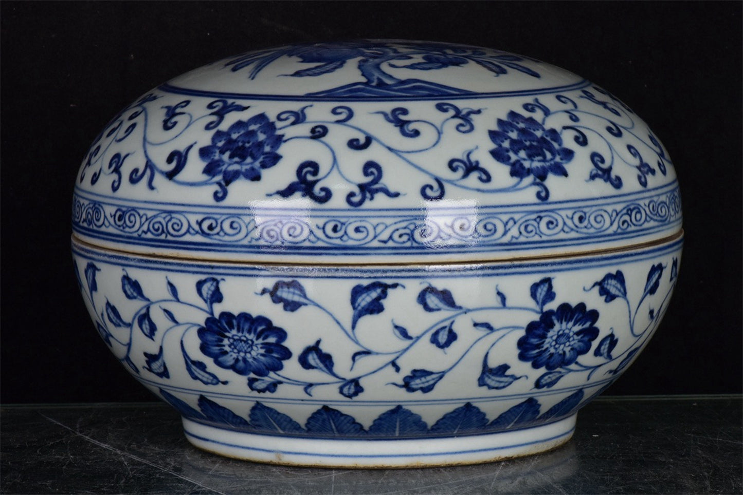 Chinese antique blue and white entangled branch flower pattern cover box