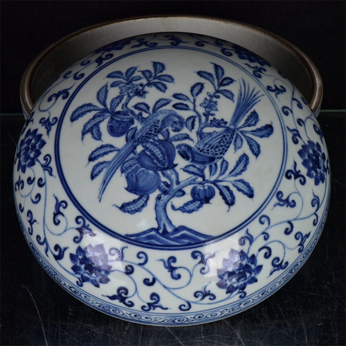Chinese antique blue and white entangled branch flower pattern cover box