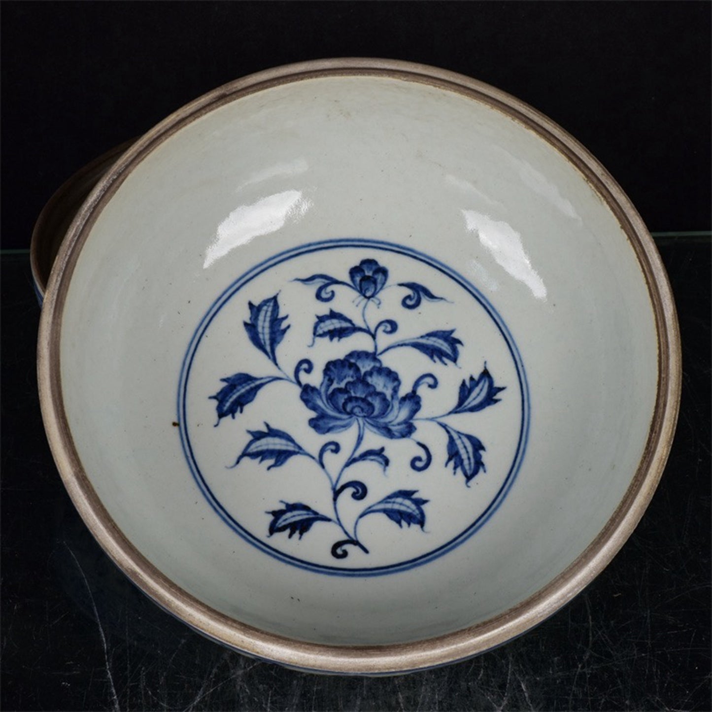 Chinese antique blue and white entangled branch flower pattern cover box