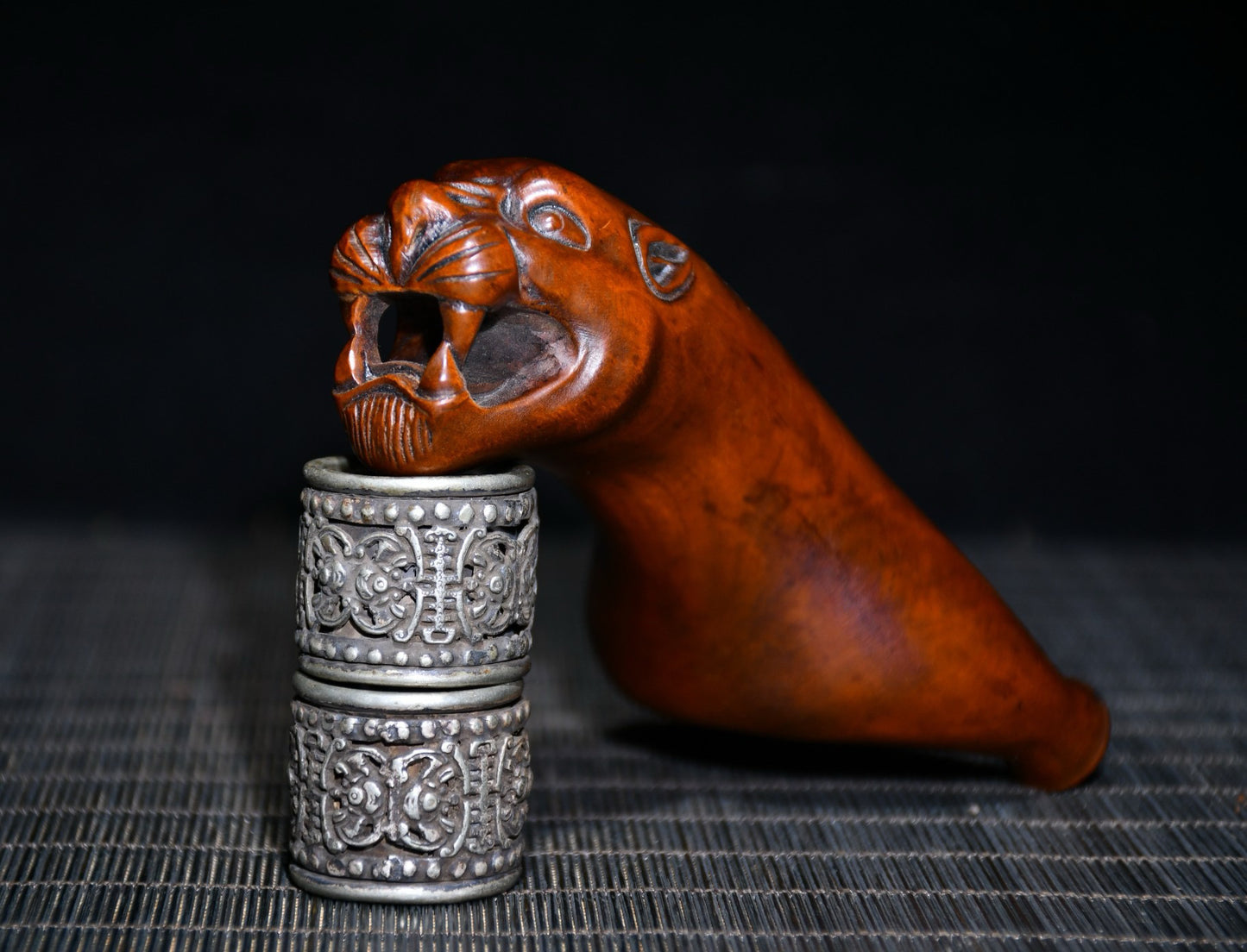 Huangyangmu finely carved leopard slingshot