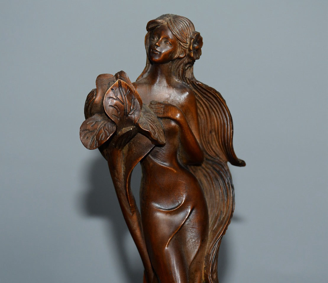 Small leaved boxwood Western female statue