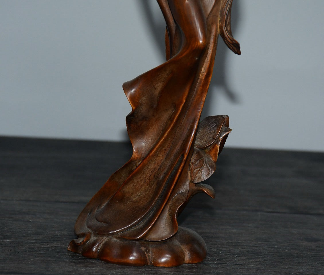 Small leaved boxwood Western female statue