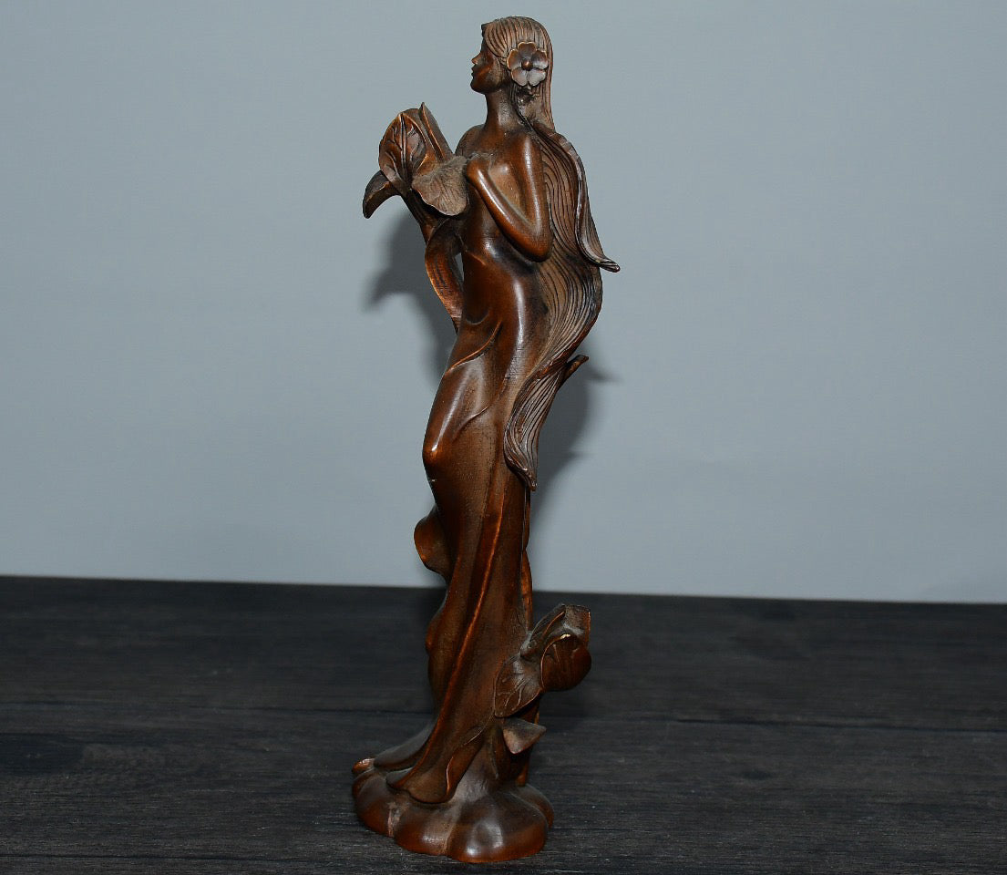 Small leaved boxwood Western female statue