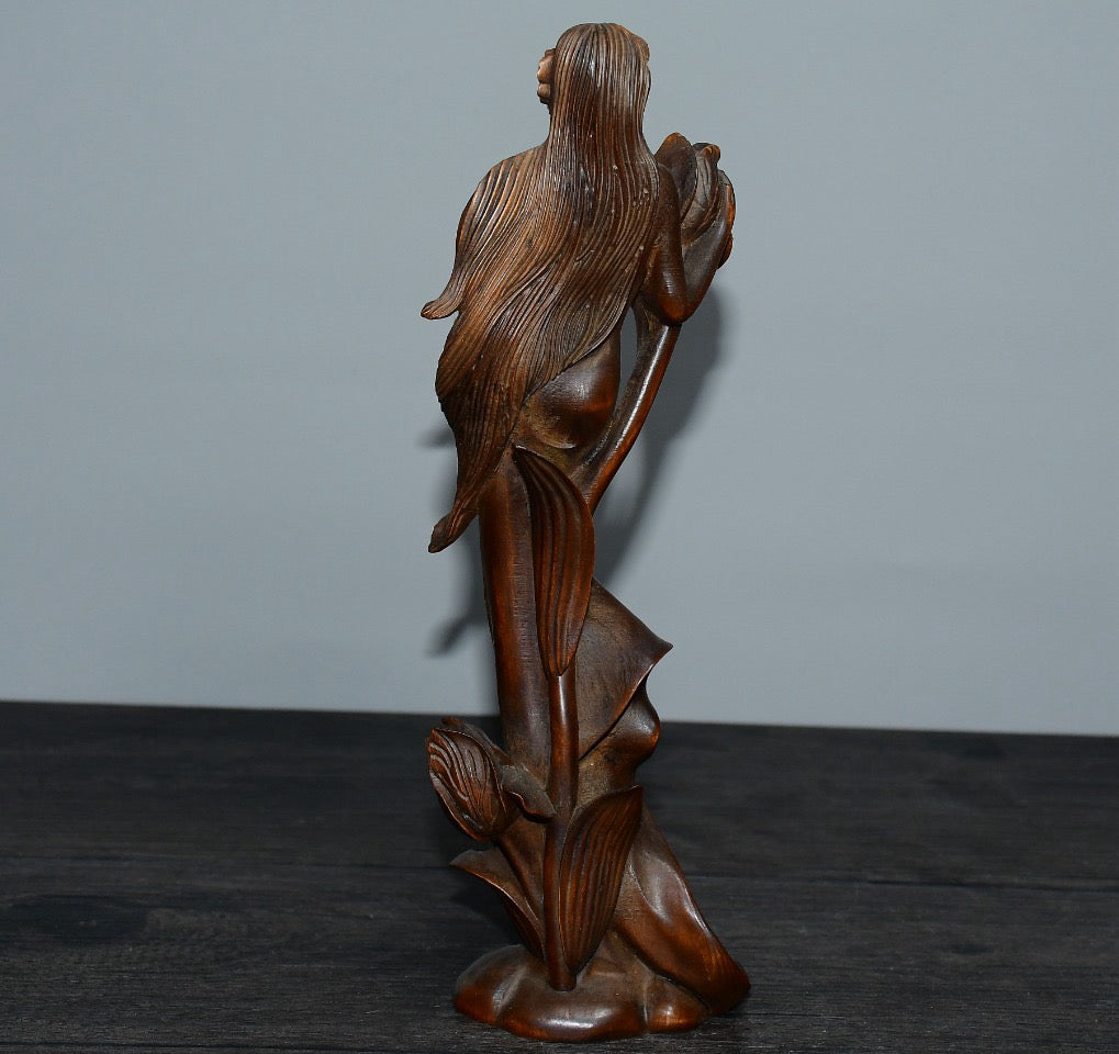 Small leaved boxwood Western female statue