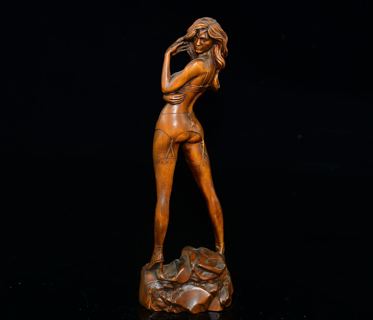 Statue of Little Leaf boxwood Girl