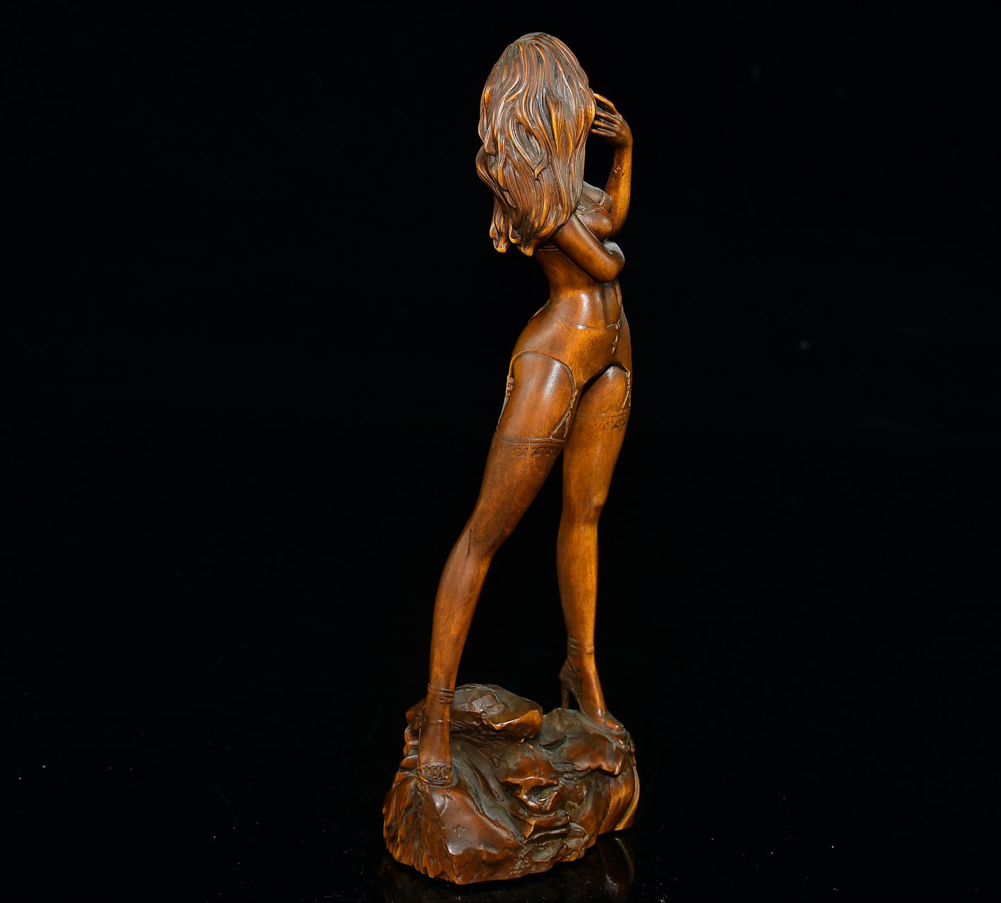 Statue of Little Leaf boxwood Girl