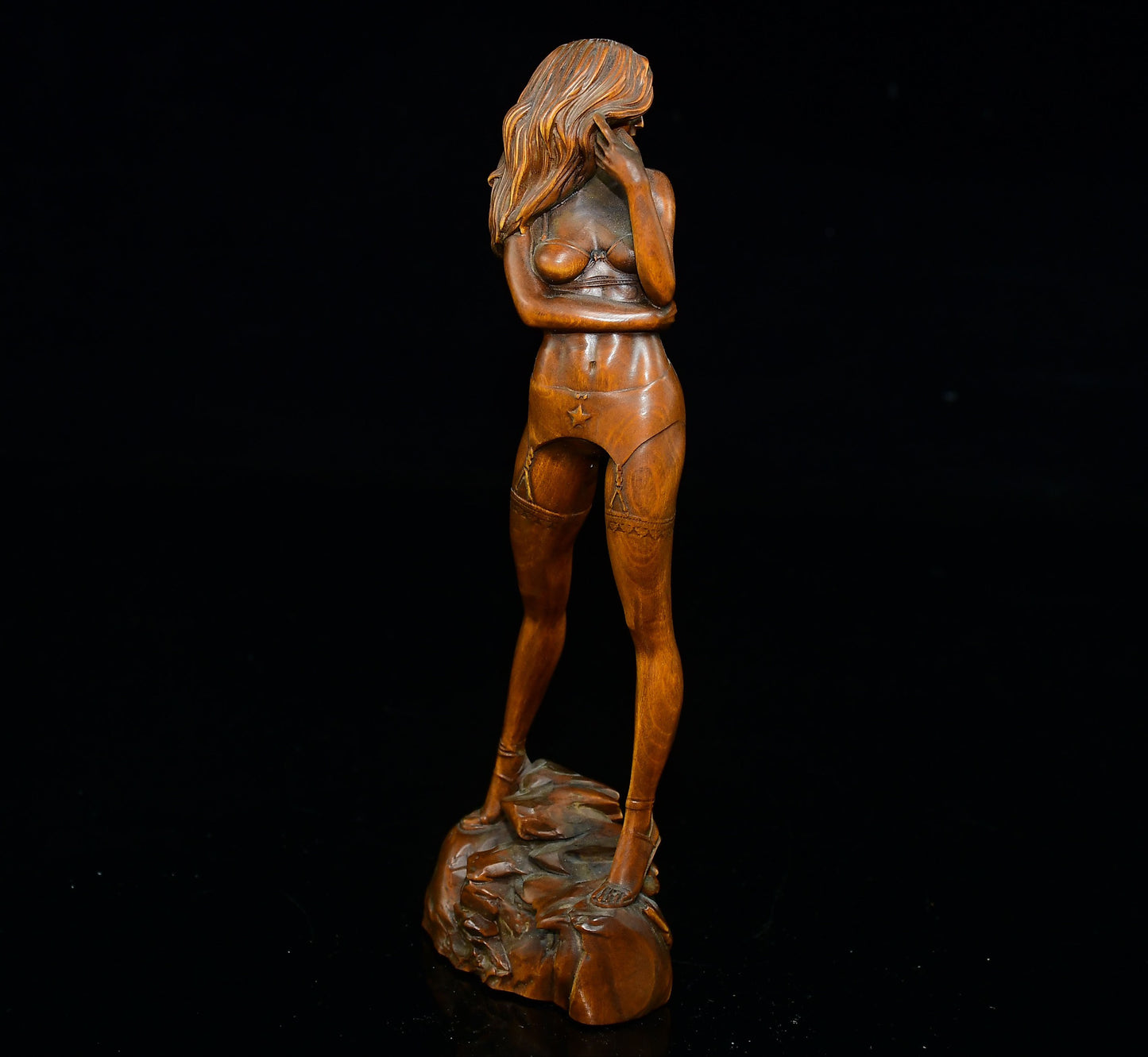 Statue of Little Leaf boxwood Girl