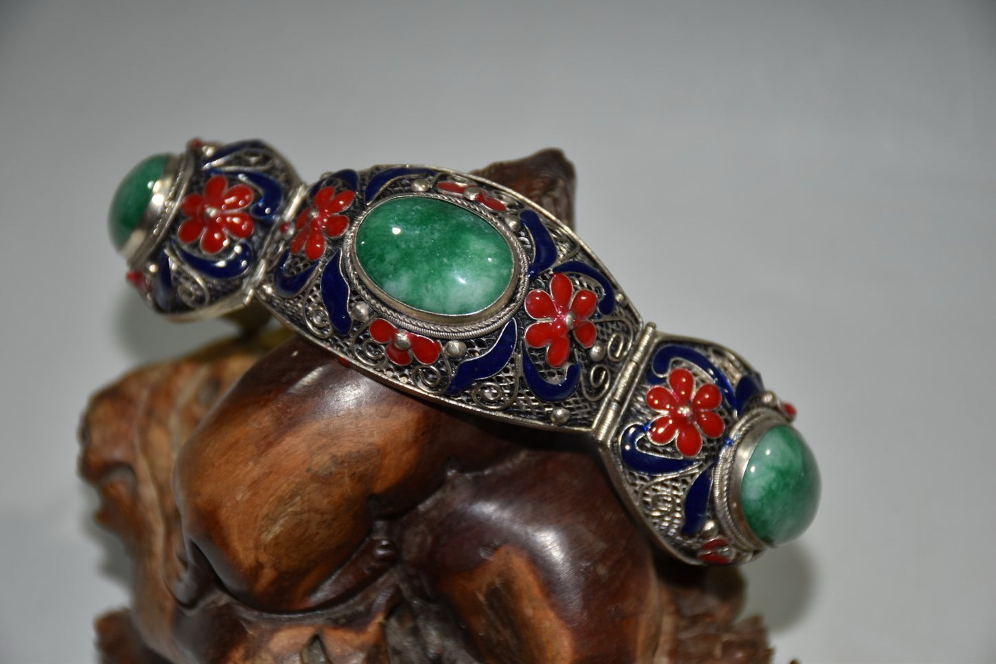 Chinese antique white copper cloisonne inlaid with emerald bracelets