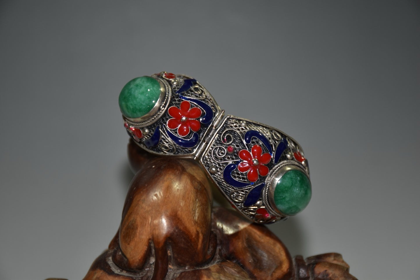 Chinese antique white copper cloisonne inlaid with emerald bracelets