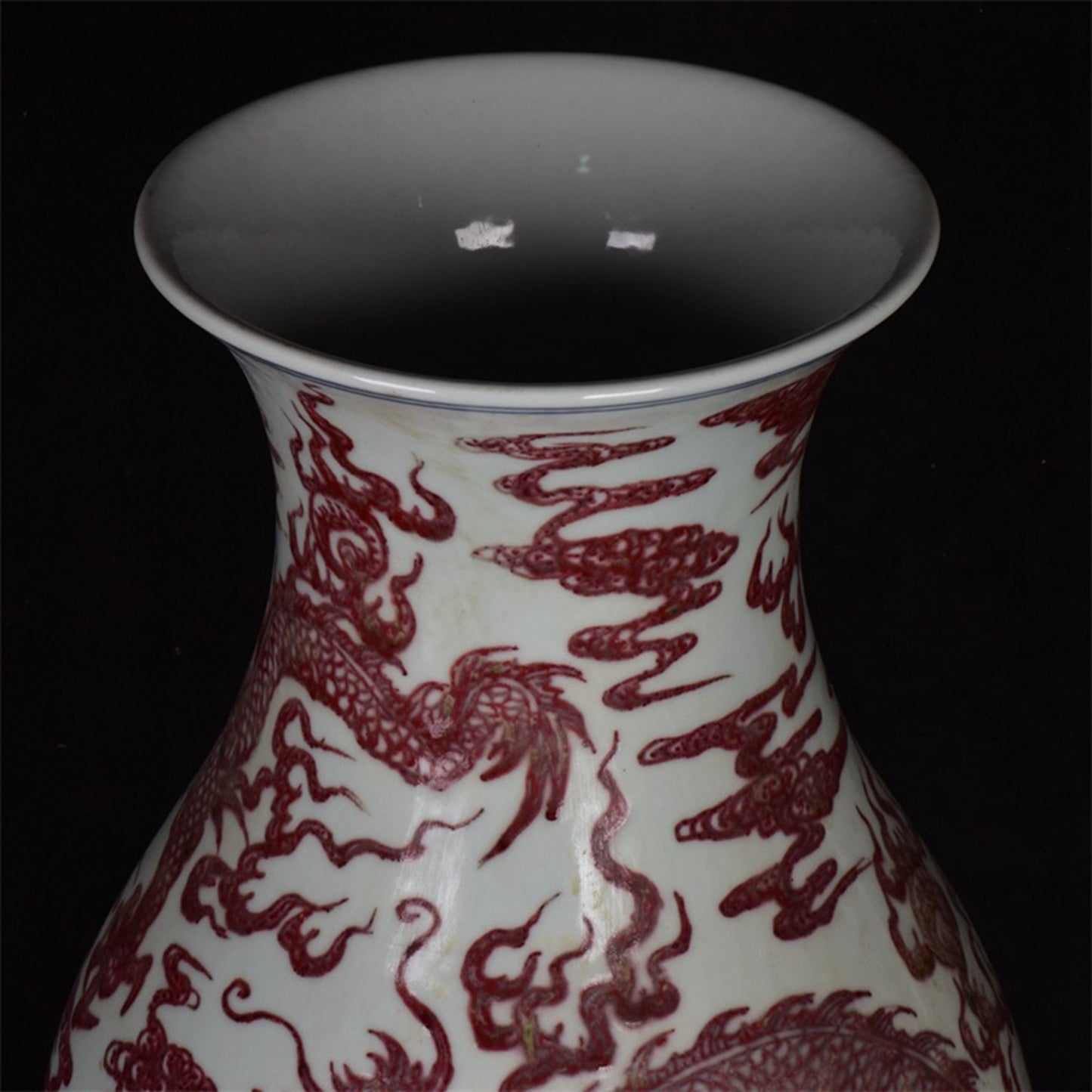 Chinese antique glazed red auspicious cloud dragon patterned pipa statue