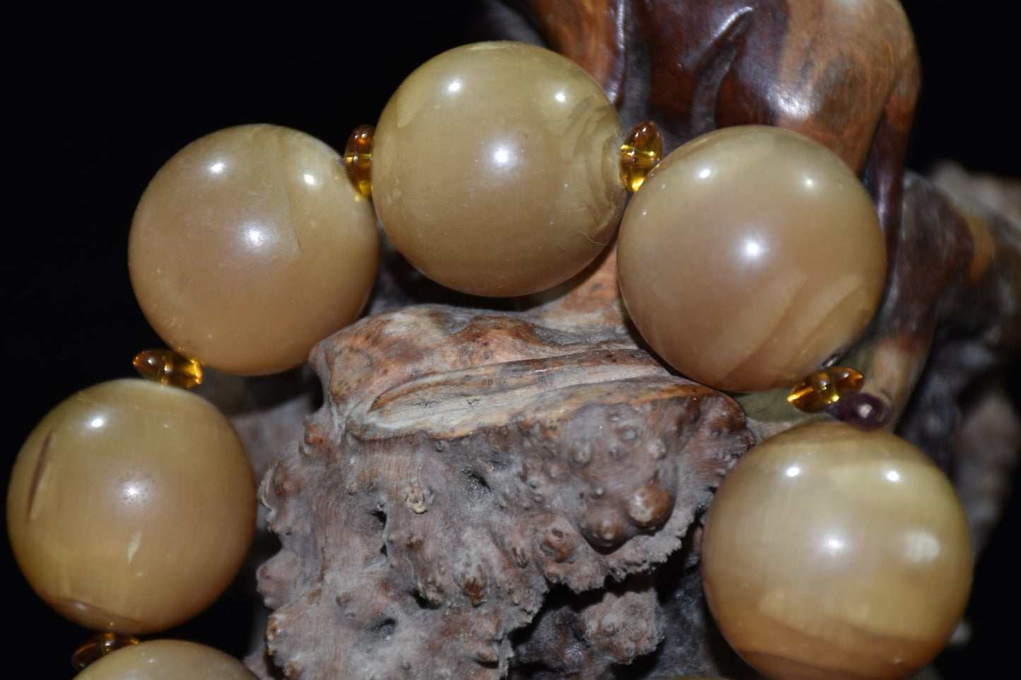 Chinese antique ox horn round bead bracelet