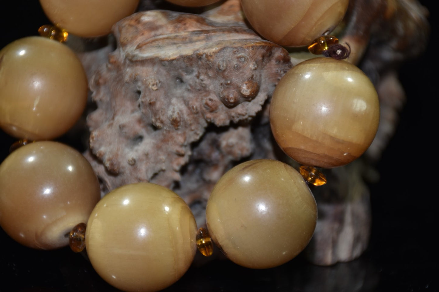 Chinese antique ox horn round bead bracelet