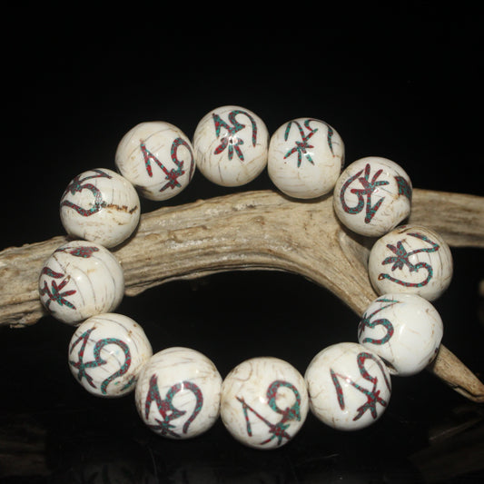 Handcarved Chinese antique seashells inlaid with red pine, green pine, and Tibetan bracelets