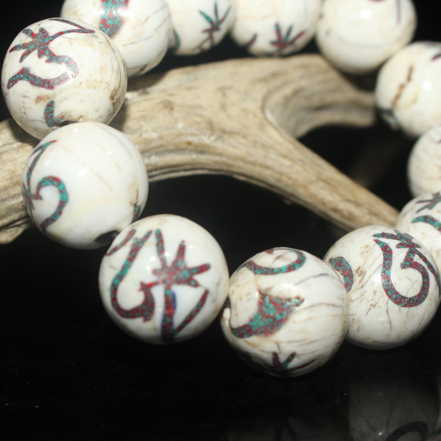 Handcarved Chinese antique seashells inlaid with red pine, green pine, and Tibetan bracelets