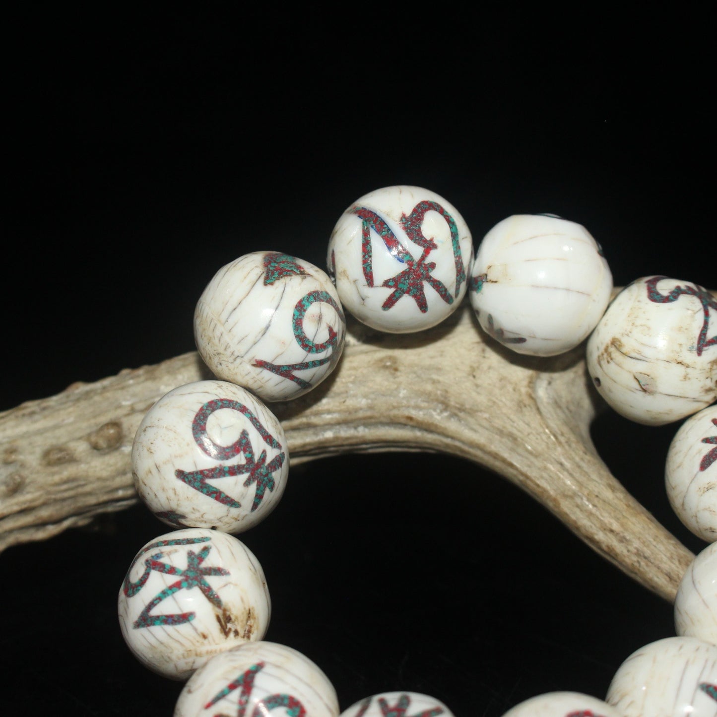 Handcarved Chinese antique seashells inlaid with red pine, green pine, and Tibetan bracelets