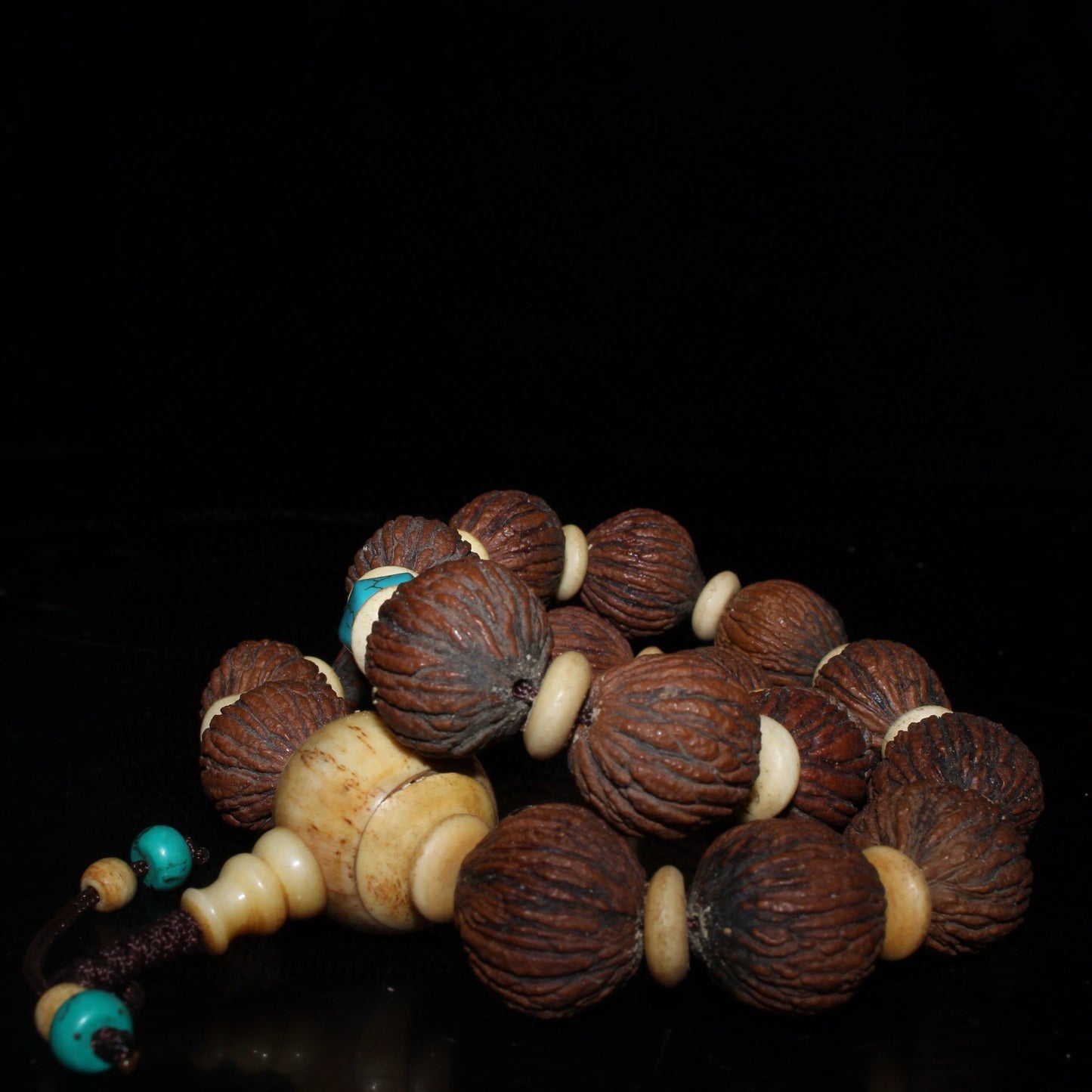 Chinese Antique Monkey Head Walnut with Bone Tee Bone Spacer Handheld Bracelet