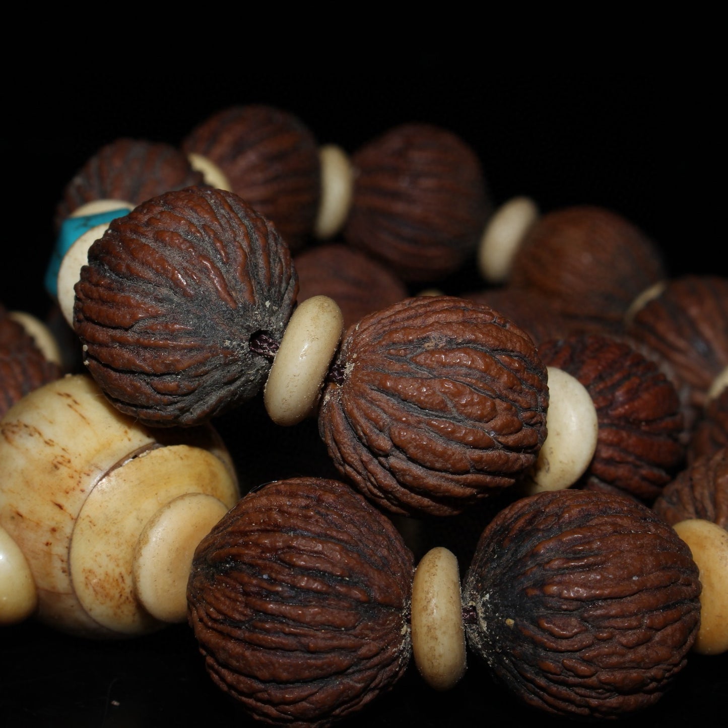 Chinese Antique Monkey Head Walnut with Bone Tee Bone Spacer Handheld Bracelet