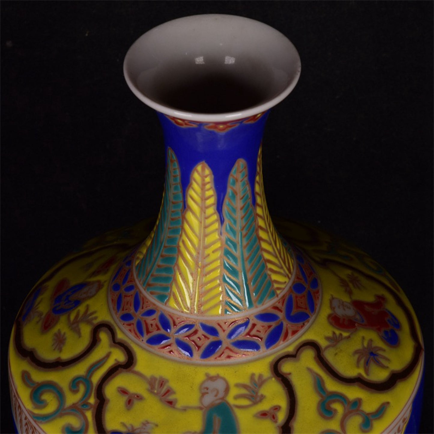 Chinese antique colorful fish and algae patterned teapot