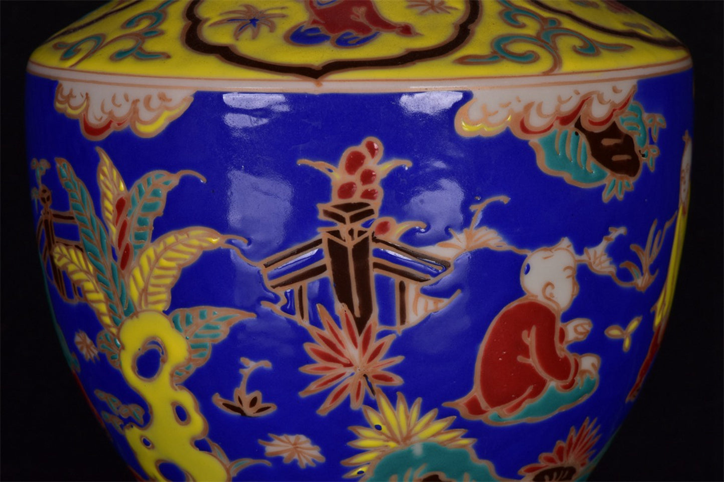 Chinese antique colorful fish and algae patterned teapot