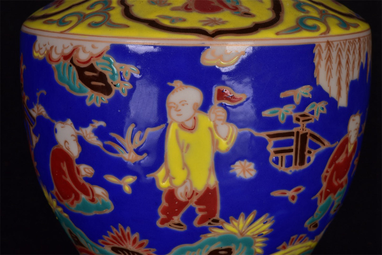 Chinese antique colorful fish and algae patterned teapot