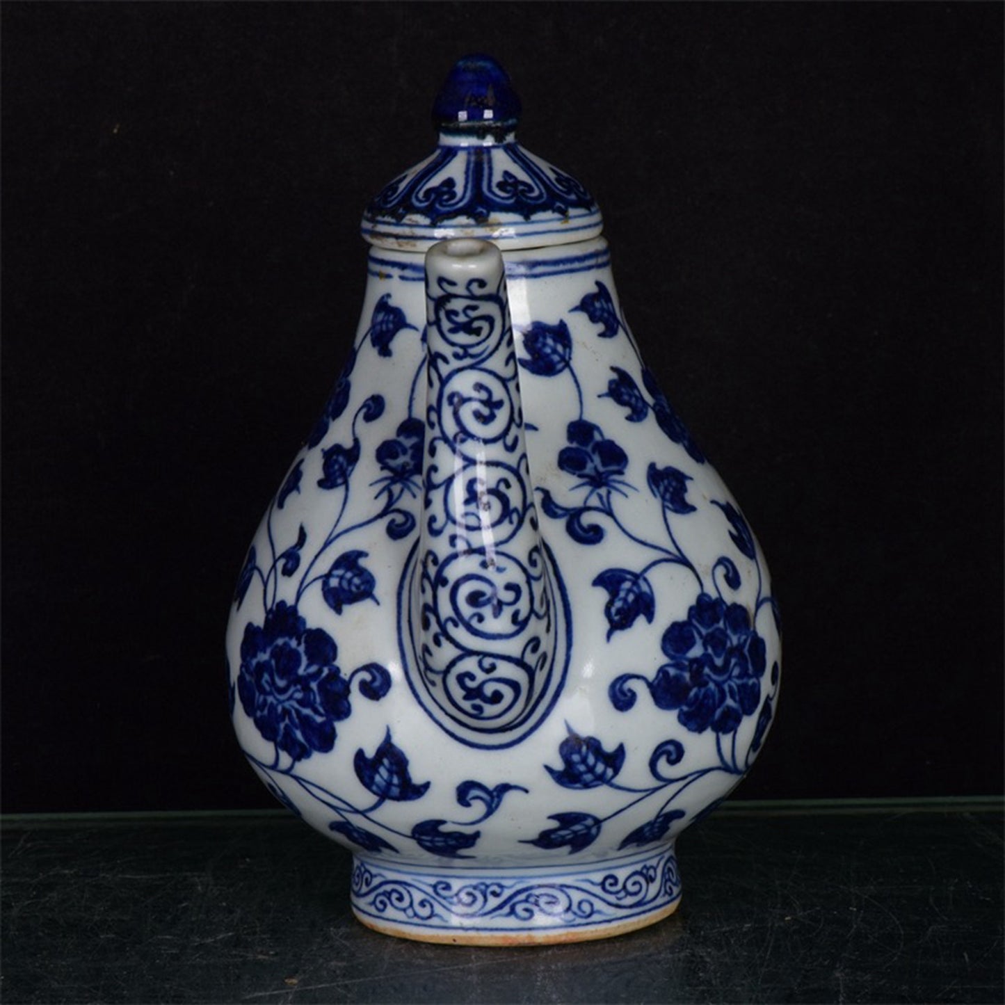 Chinese antique blue and white pear shaped teapot with tangled branches and floral patterns
