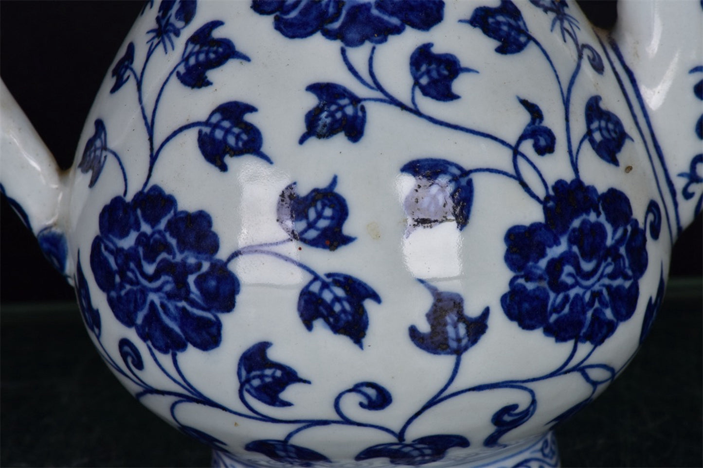 Chinese antique blue and white pear shaped teapot with tangled branches and floral patterns