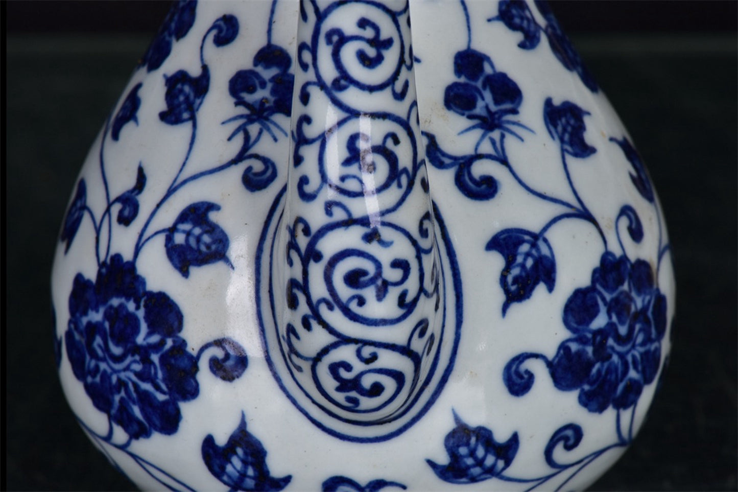 Chinese antique blue and white pear shaped teapot with tangled branches and floral patterns