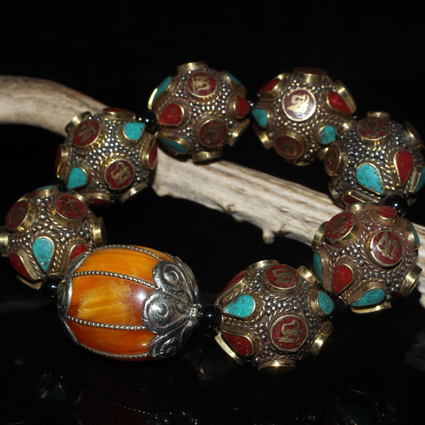 Xizang pure copper inlaid red pine and green pine with wax beads bracelet