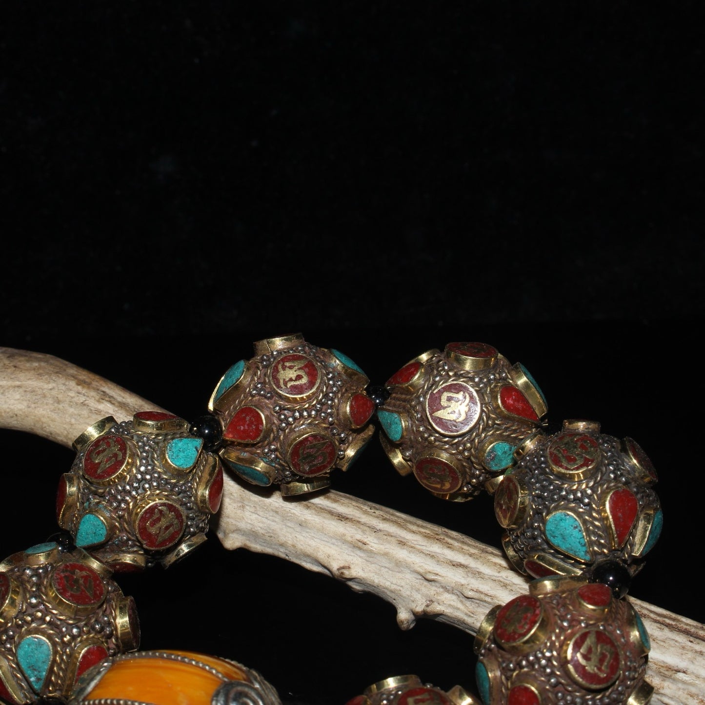 Xizang pure copper inlaid red pine and green pine with wax beads bracelet