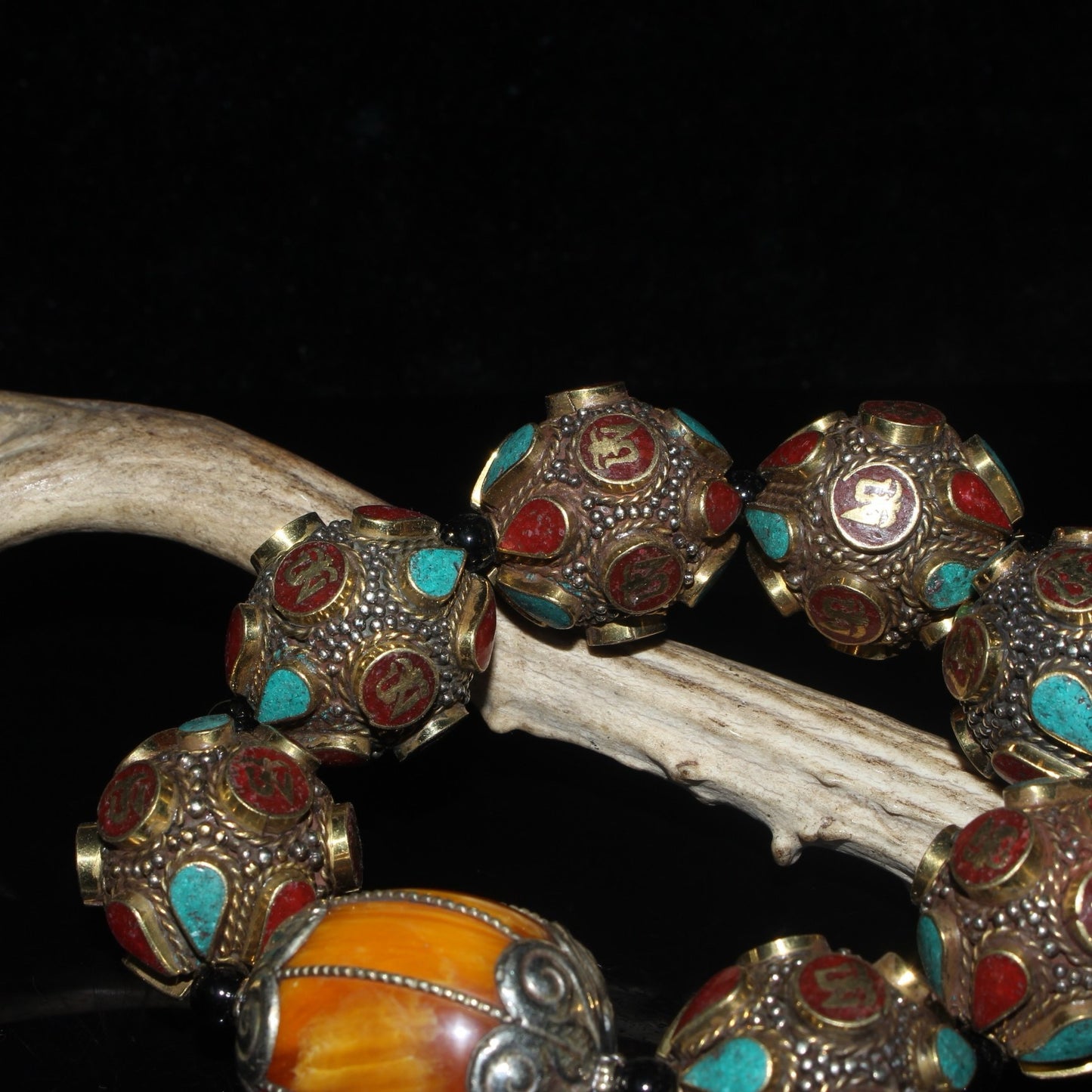 Xizang pure copper inlaid red pine and green pine with wax beads bracelet