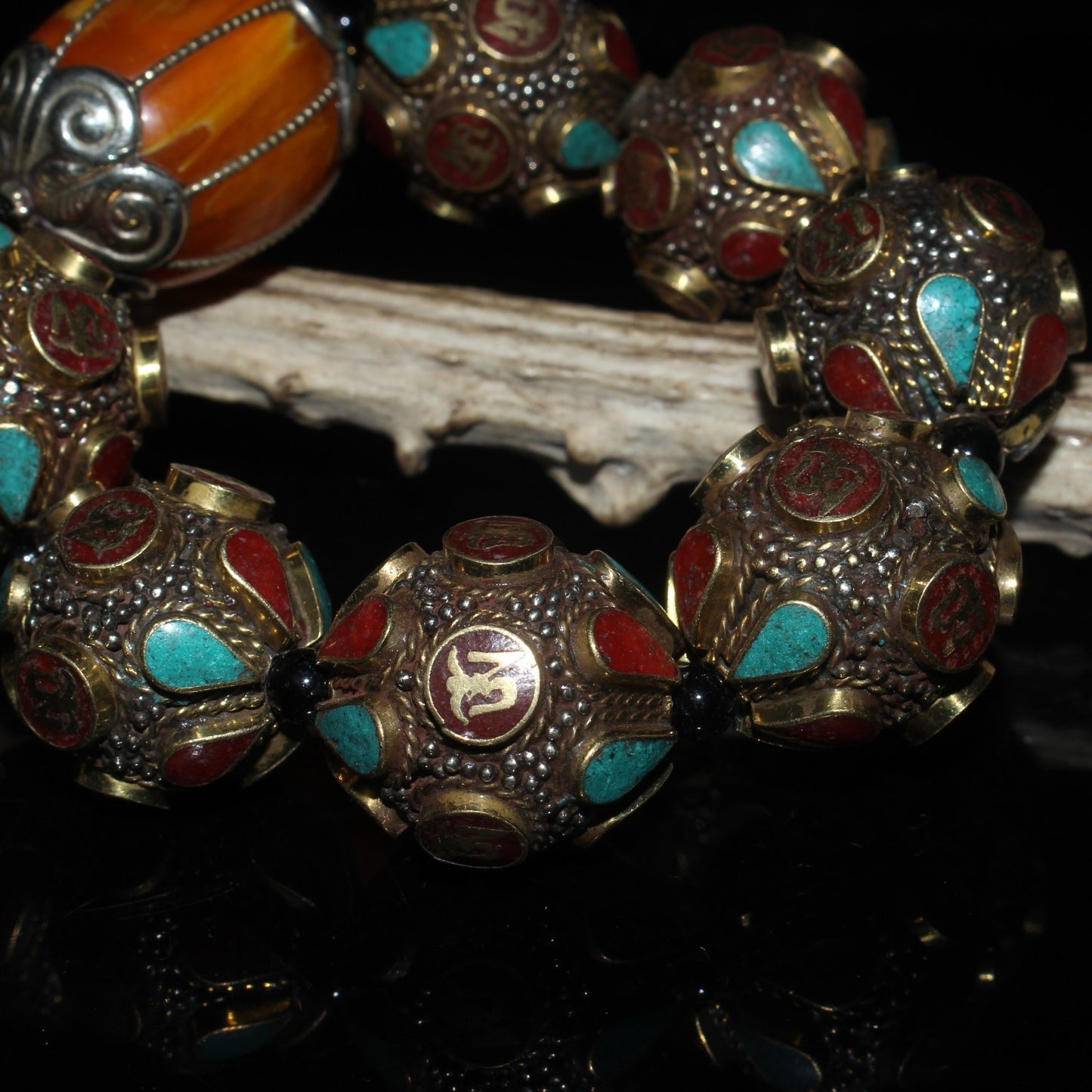 Xizang pure copper inlaid red pine and green pine with wax beads bracelet