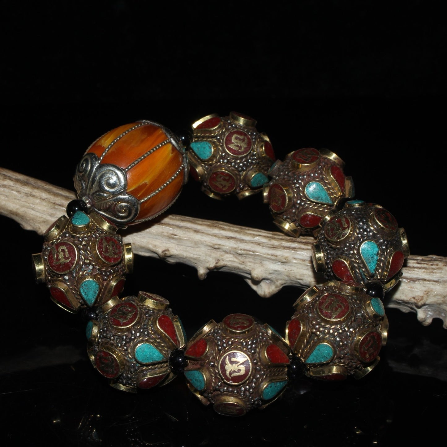 Xizang pure copper inlaid red pine and green pine with wax beads bracelet