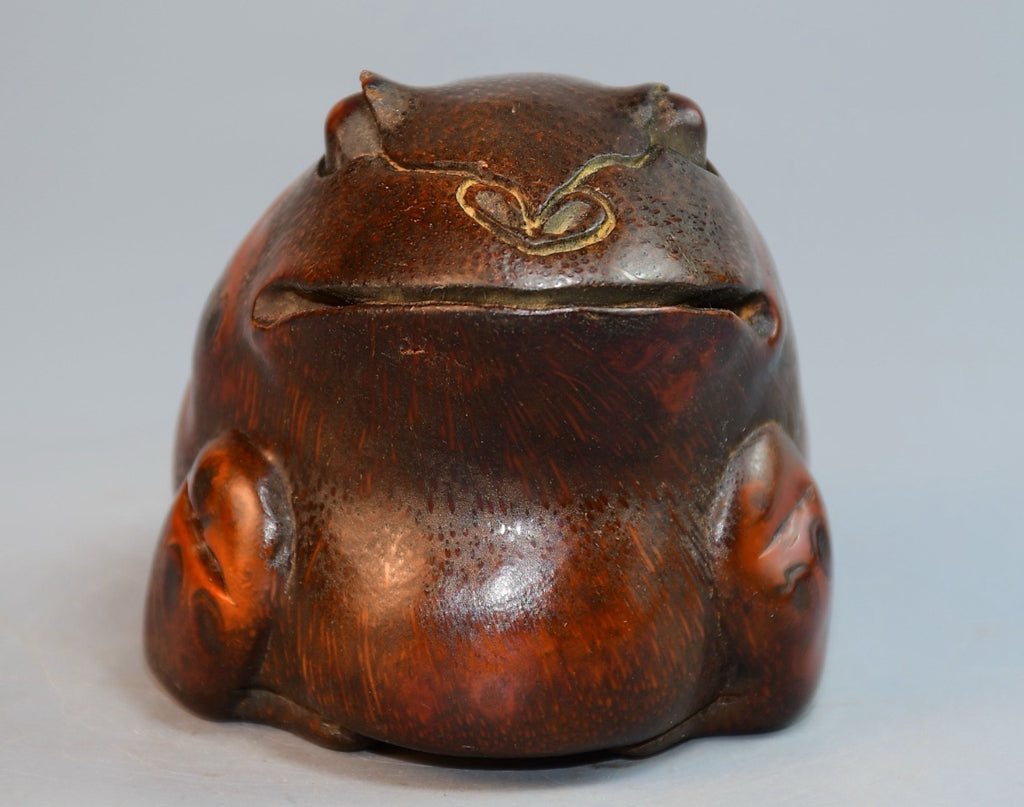 Bamboo carved golden toad ornaments