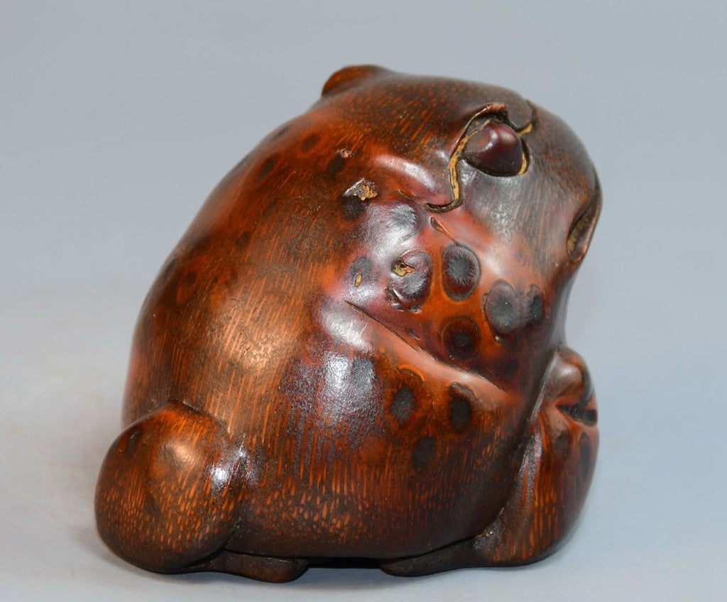 Bamboo carved golden toad ornaments