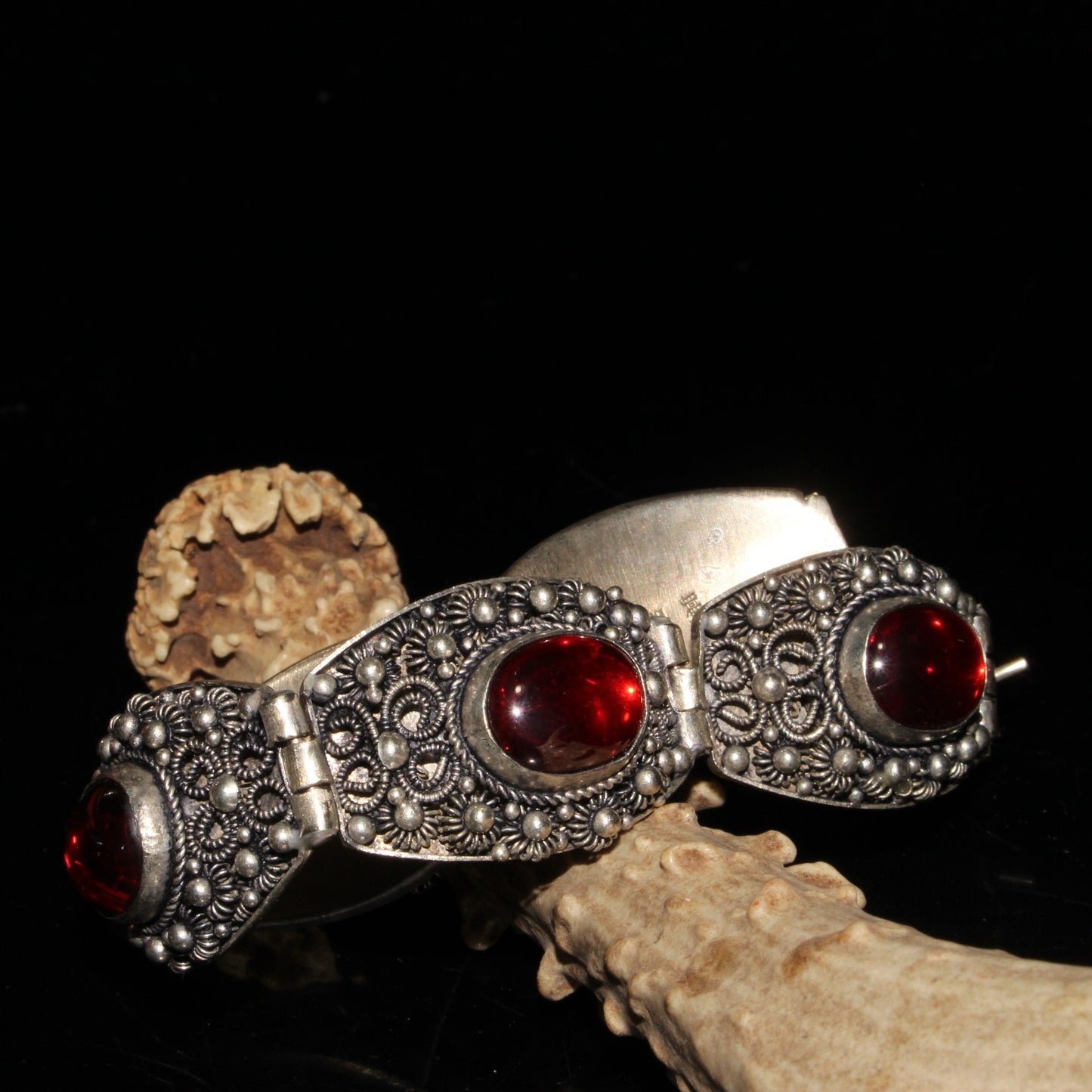 Antique collection: white copper wire inlaid with zircon gemstone bracelet, bracelet, bracelet