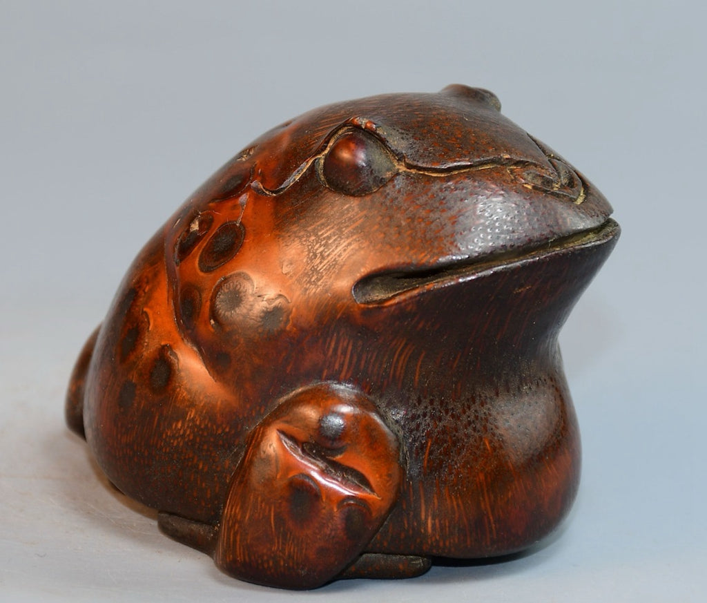Bamboo carved golden toad ornaments