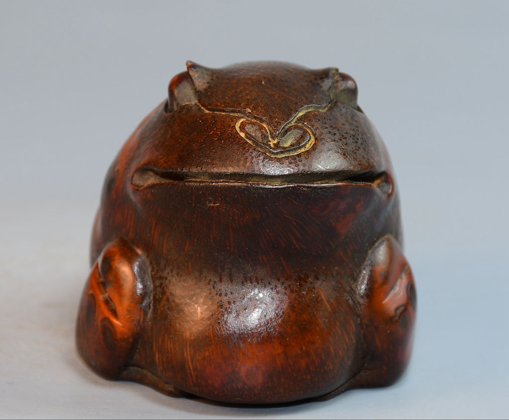 Bamboo carved golden toad ornaments