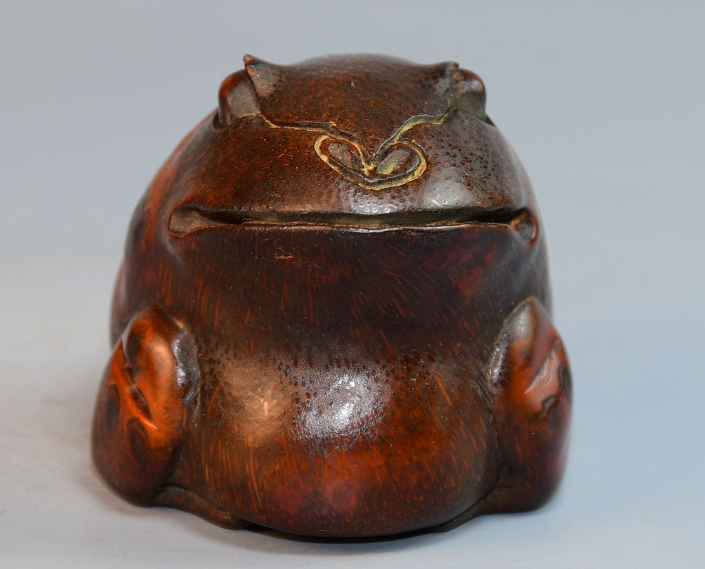 Bamboo carved golden toad ornaments