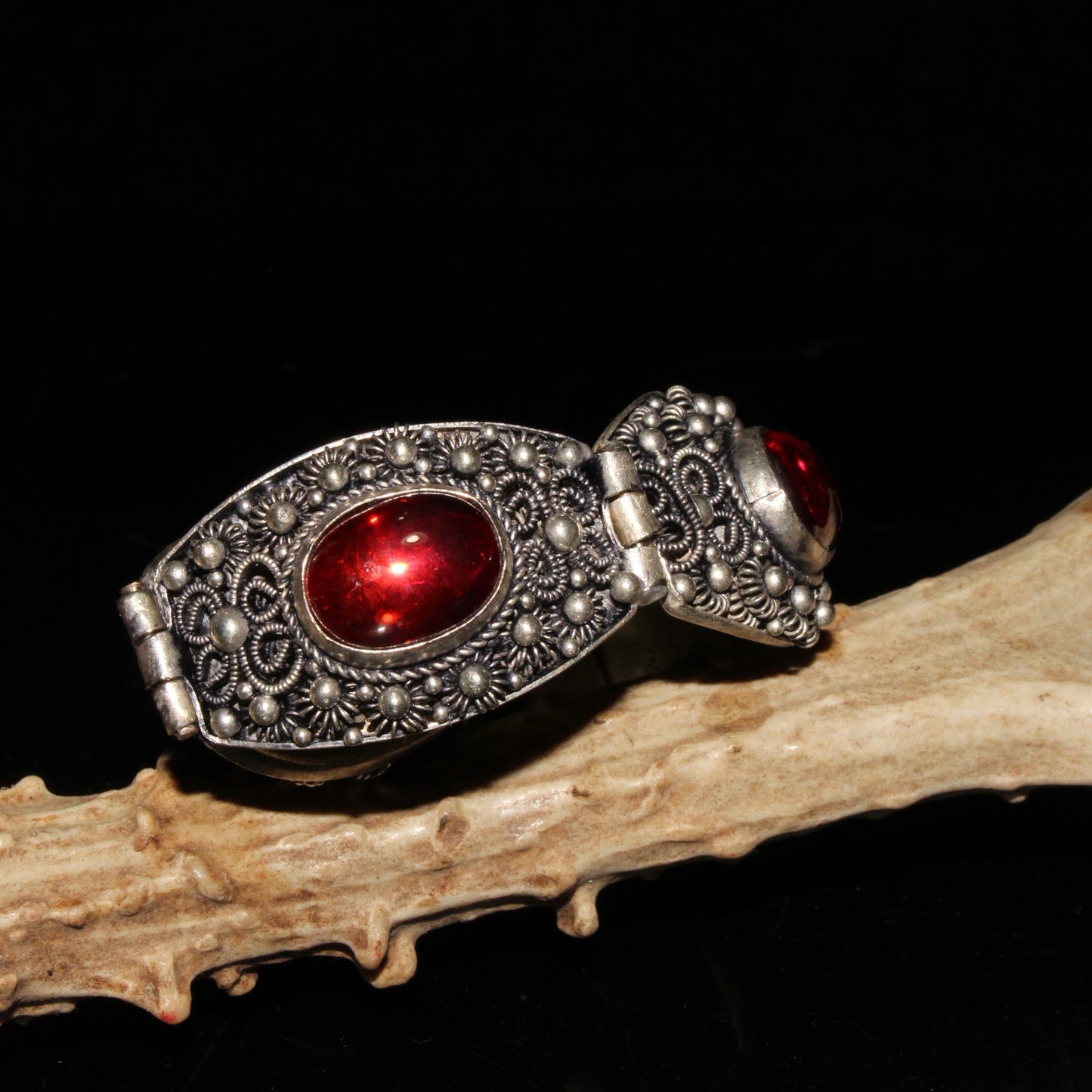 Antique collection: white copper wire inlaid with zircon gemstone bracelet, bracelet, bracelet