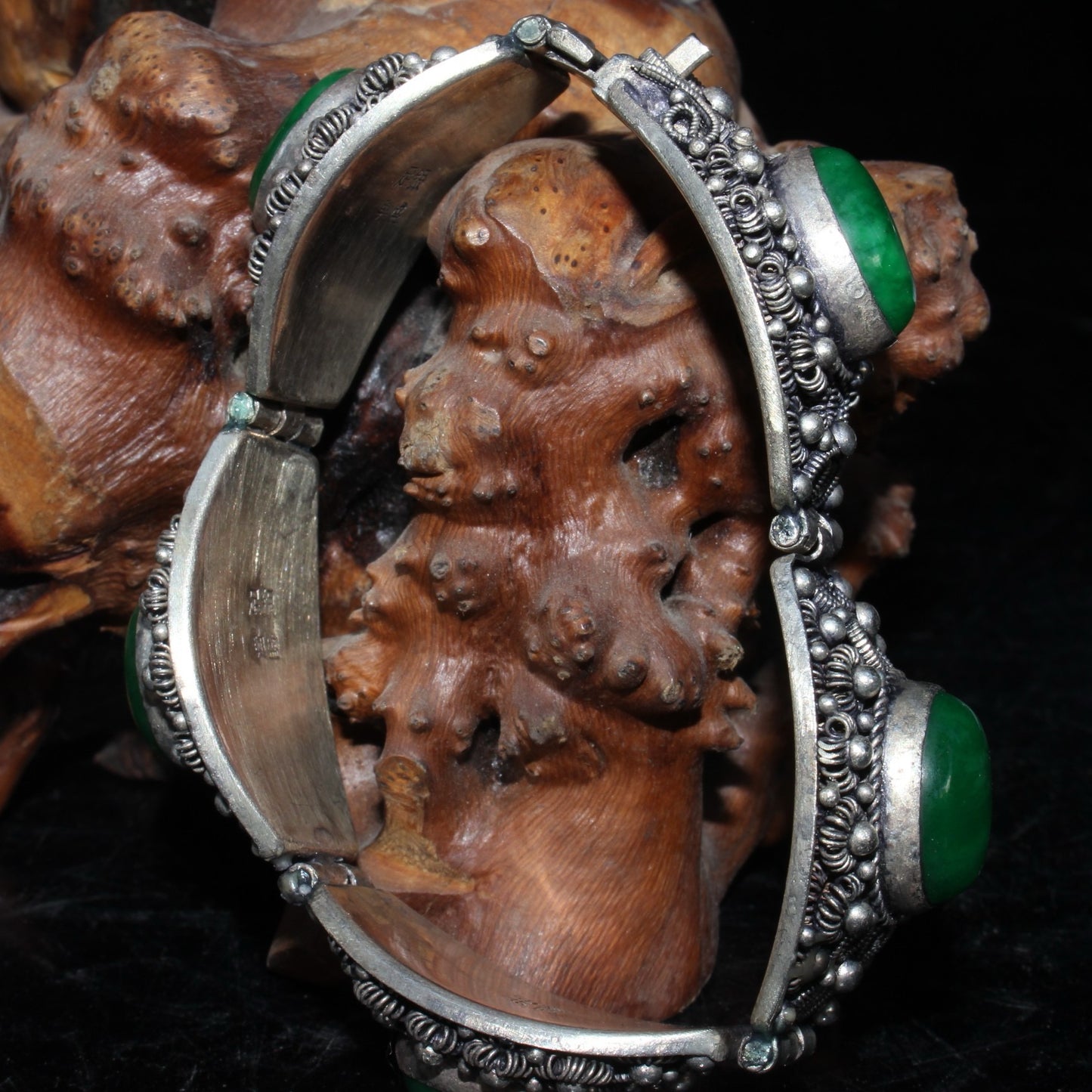 Early collection of pure white copper wire inlaid with emerald gemstone bracelets, bracelets, and bracelets
