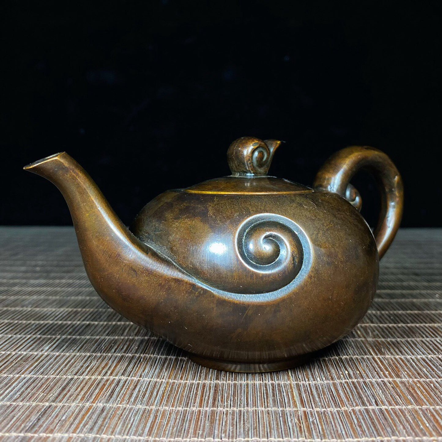 Chinese antique pure copper cloud patterned handle pot