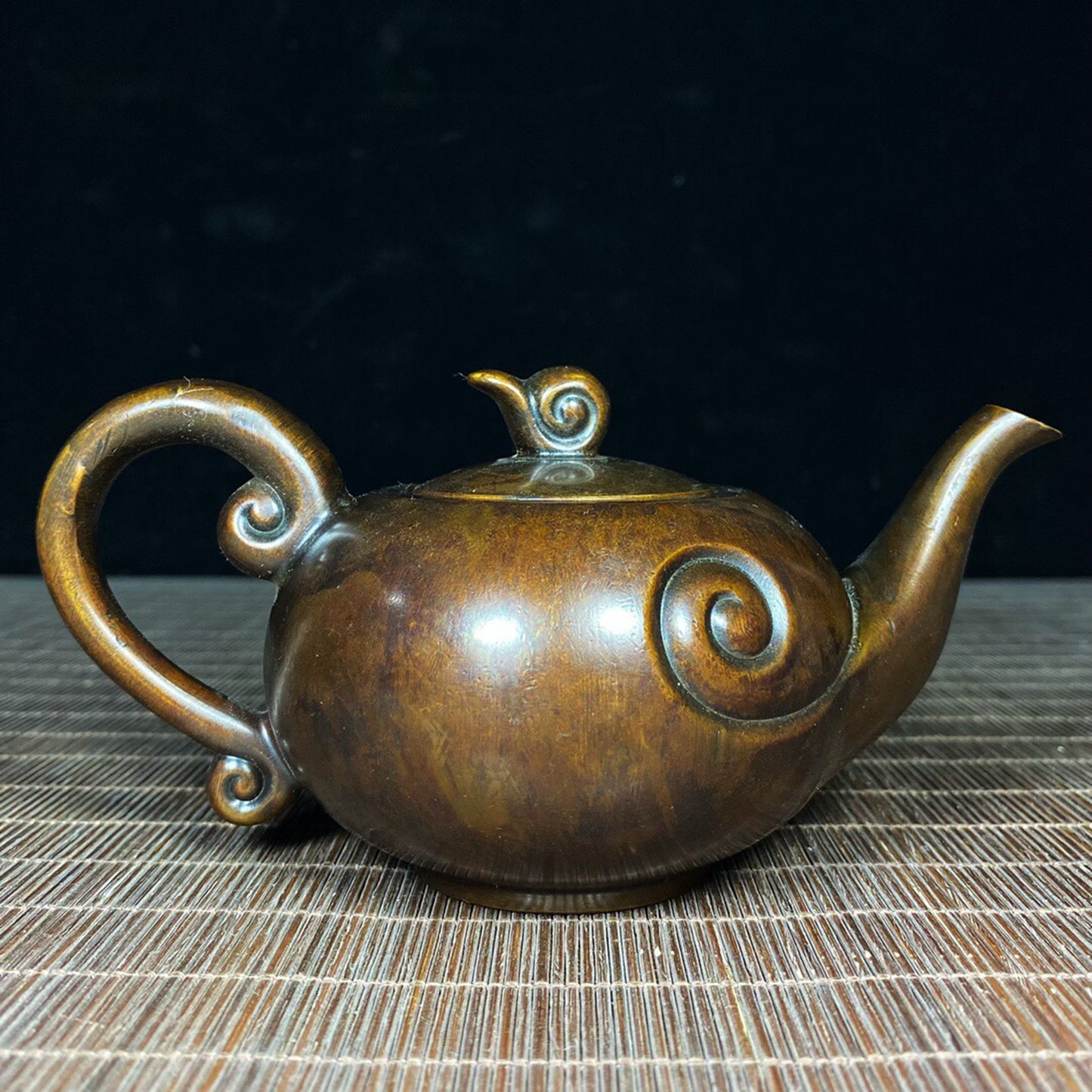 Chinese antique pure copper cloud patterned handle pot