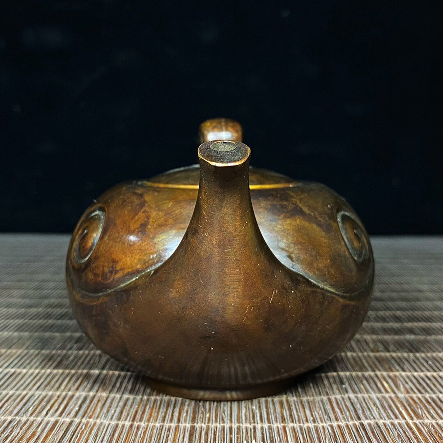 Chinese antique pure copper cloud patterned handle pot