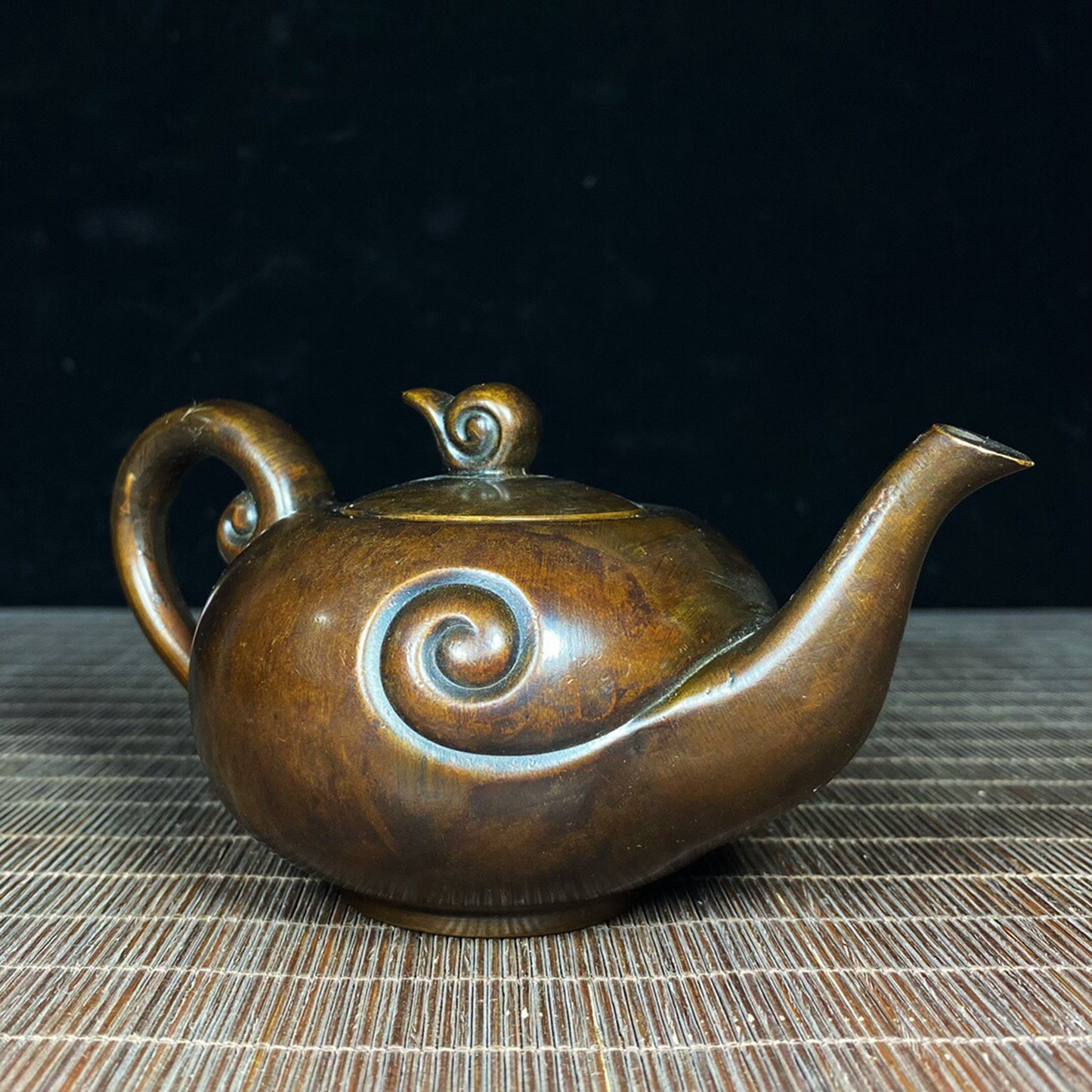 Chinese antique pure copper cloud patterned handle pot
