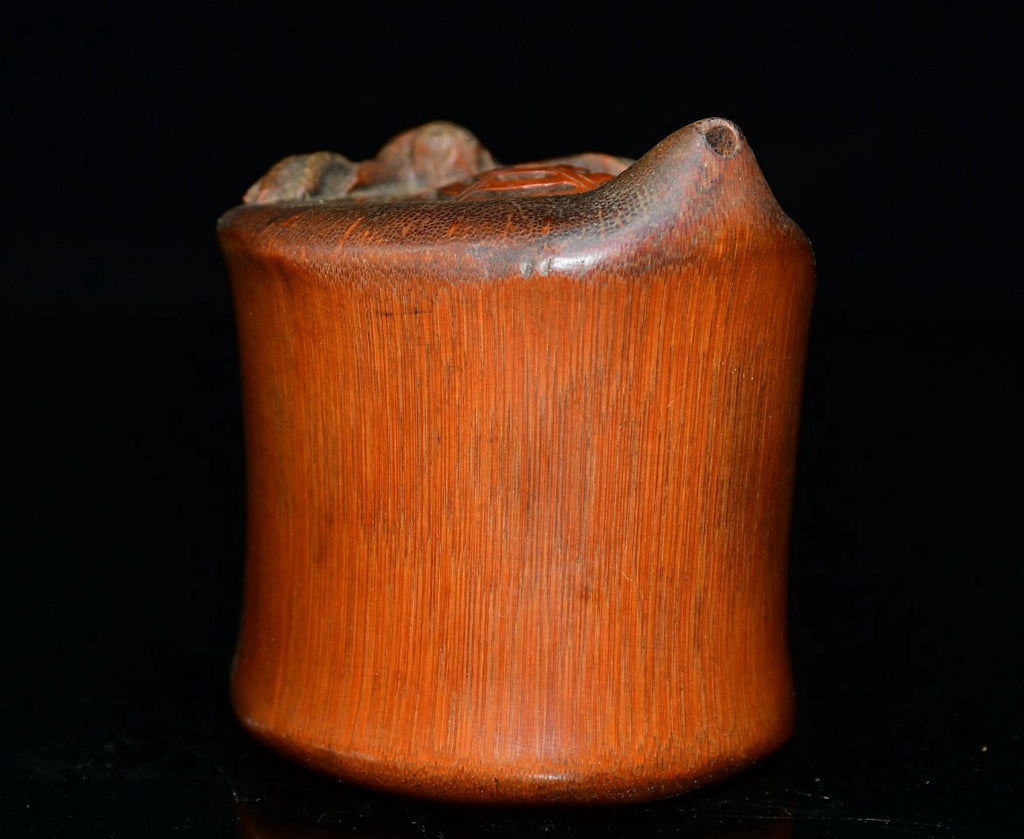 Ba Fang Lai Cai Shui Di ornament